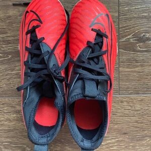 Nike Phantom Soccer Cleats (US 2.5)